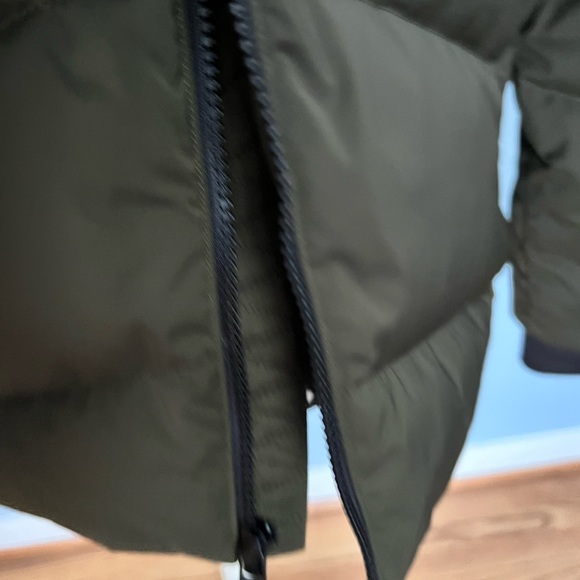 NWOT Theory $425 Stand-Collar Puffer Coat in City Poly - green - Picture 5 of 6